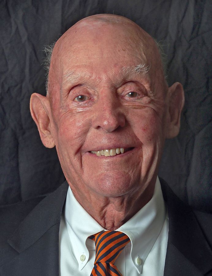 Descubrir 52+ imagen thomas oakley Abzlocal.mx