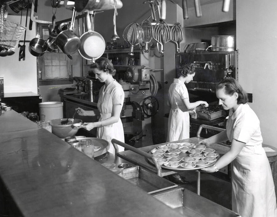 Home Economics. University of Idaho. Cooking class. [22158