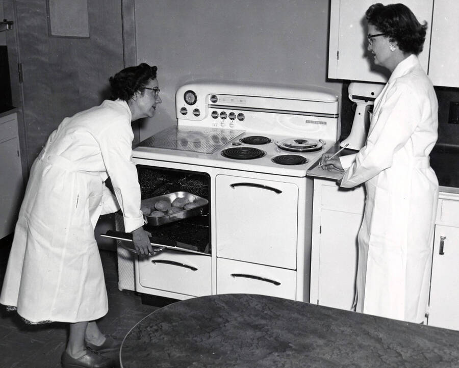 Home Economics kitchen. University of Idaho. [22163] University of
