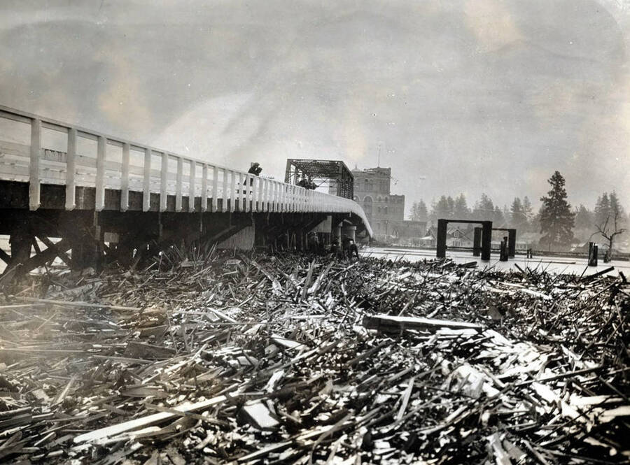 View of flood from west end of jam above Blackwell bridge looking east