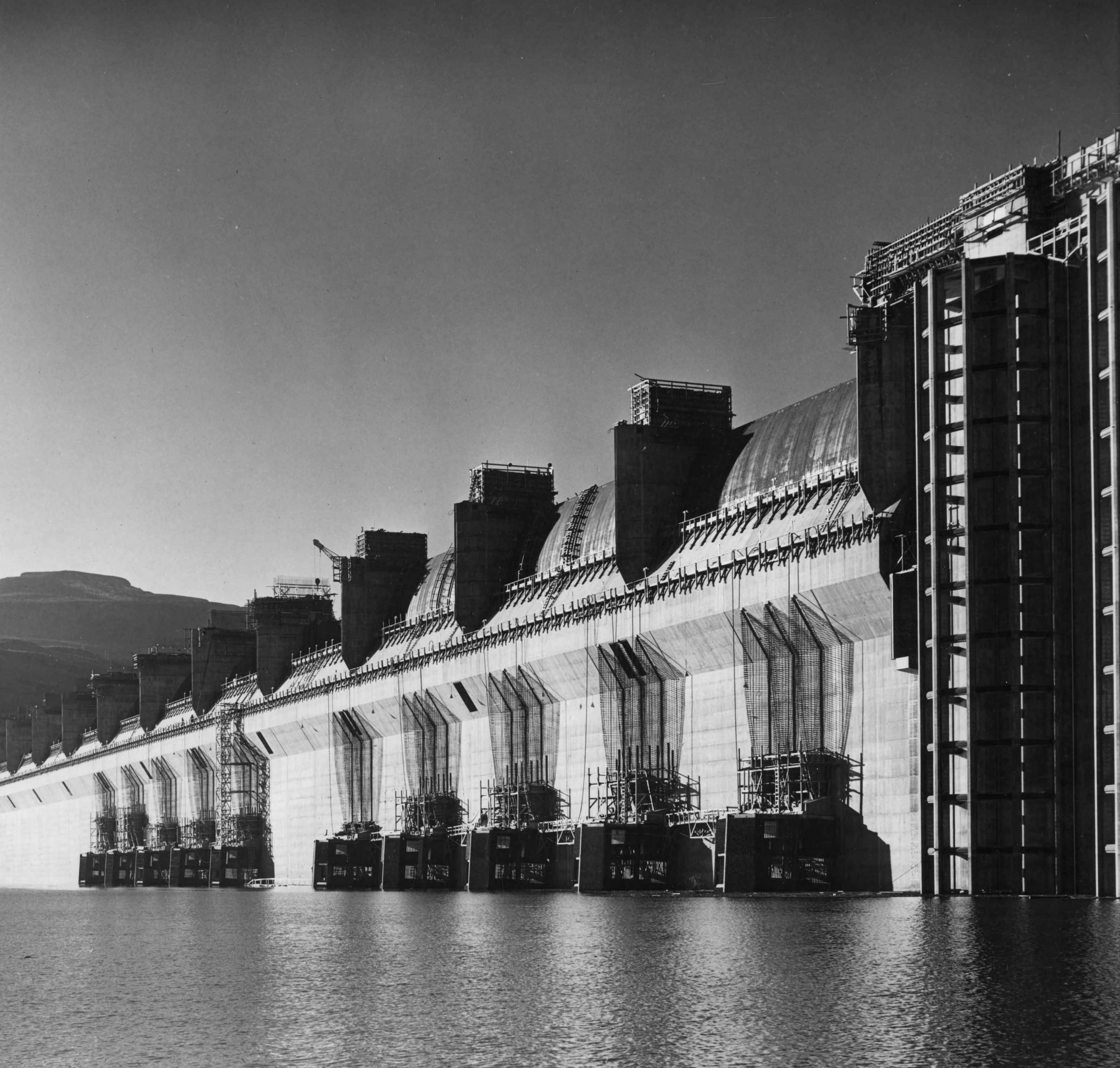 View Of The Spillway Section [04] (Spillway and drum gate construction