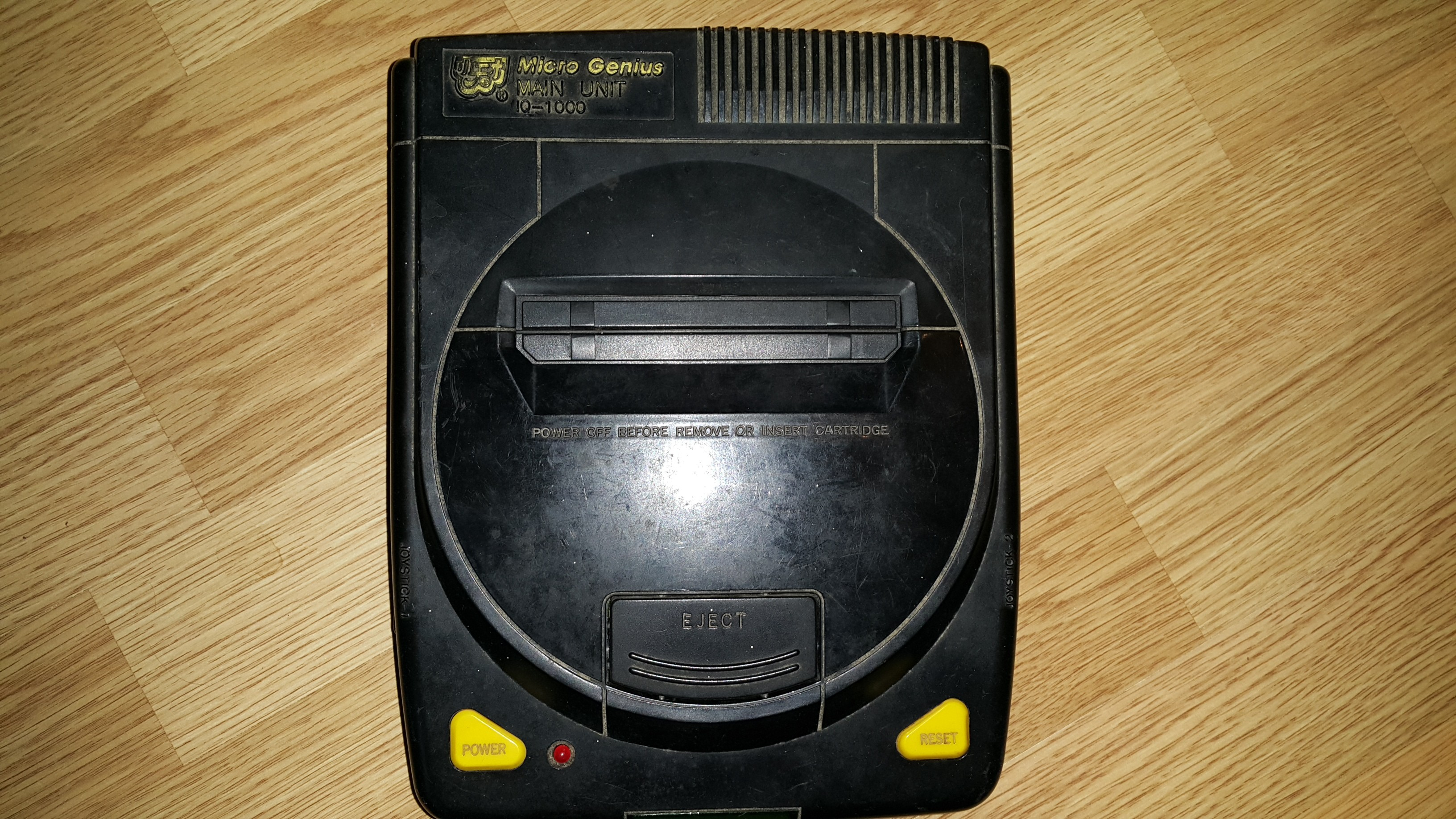 [teardown] Micro Genius IQ 1000 and IQ 2000 famiclones