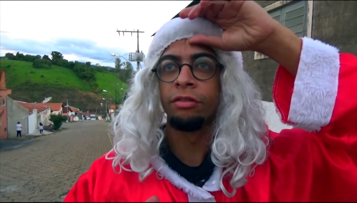 Youtuber Everson Zoio grava vídeo em Ouro Fino