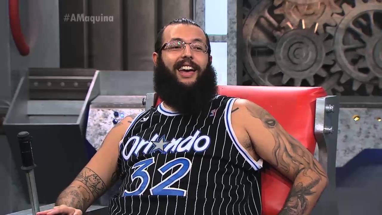 Youtuber Cauê Moura também tem tweets antigos homofóbicos expostos na rede