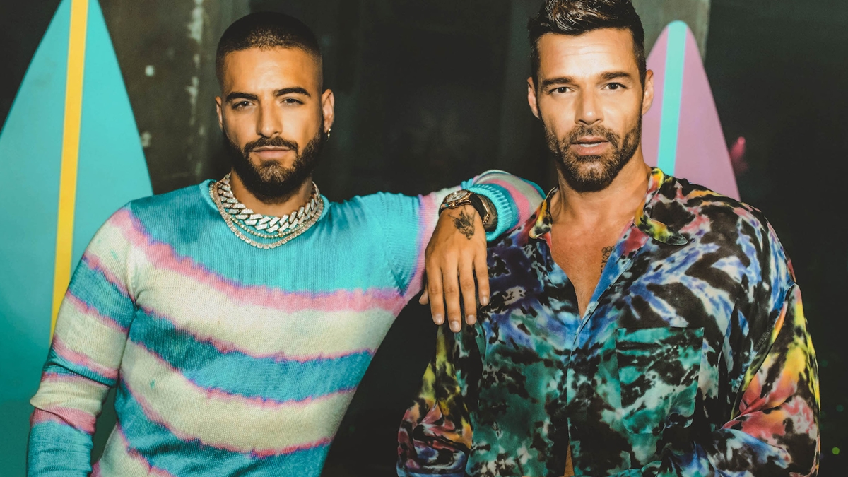 Ricky Martin e Maluma estão juntos no videoclipe de 'No Se Me Quita'