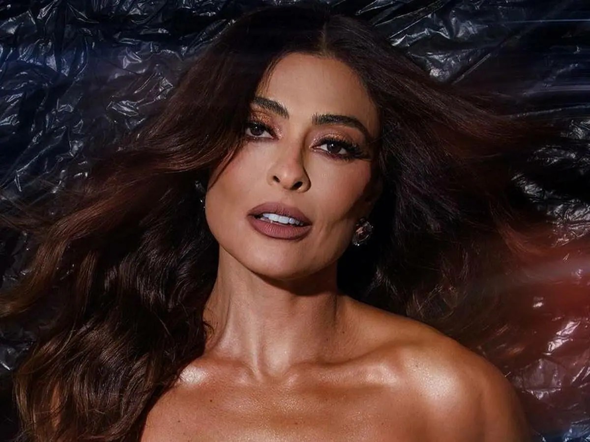 Juliana Paes encanta com beleza na praia e enfatiza corpaço