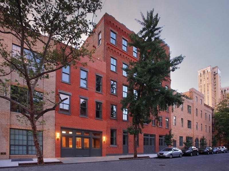 Brooklyn Heights Power Couple Ties Neighborhood Condo Record at Love
