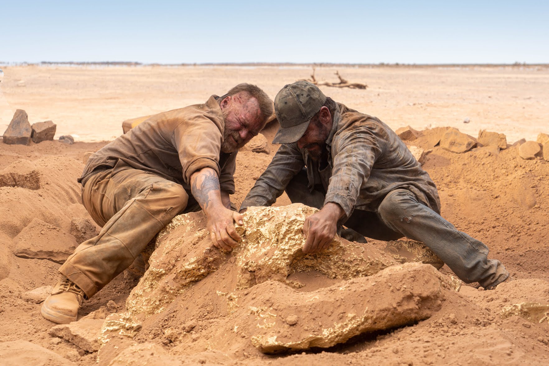 Review In ‘Gold’ Zac Efron is Running Out of Hope and Bottled Water