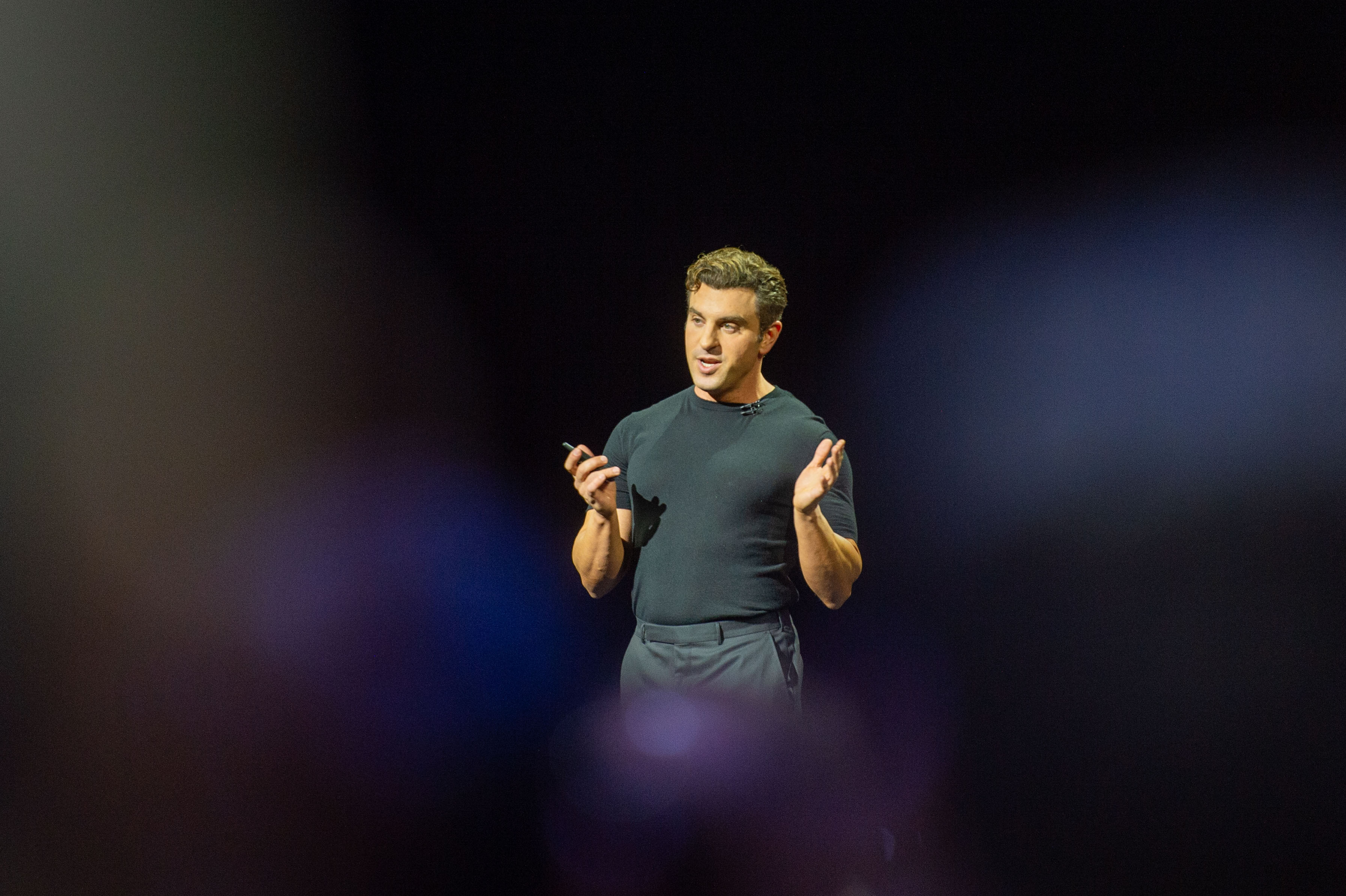 Airbnb CEO Brian Chesky’s Turnaround Plan Takes a Page From Amazon’s Book