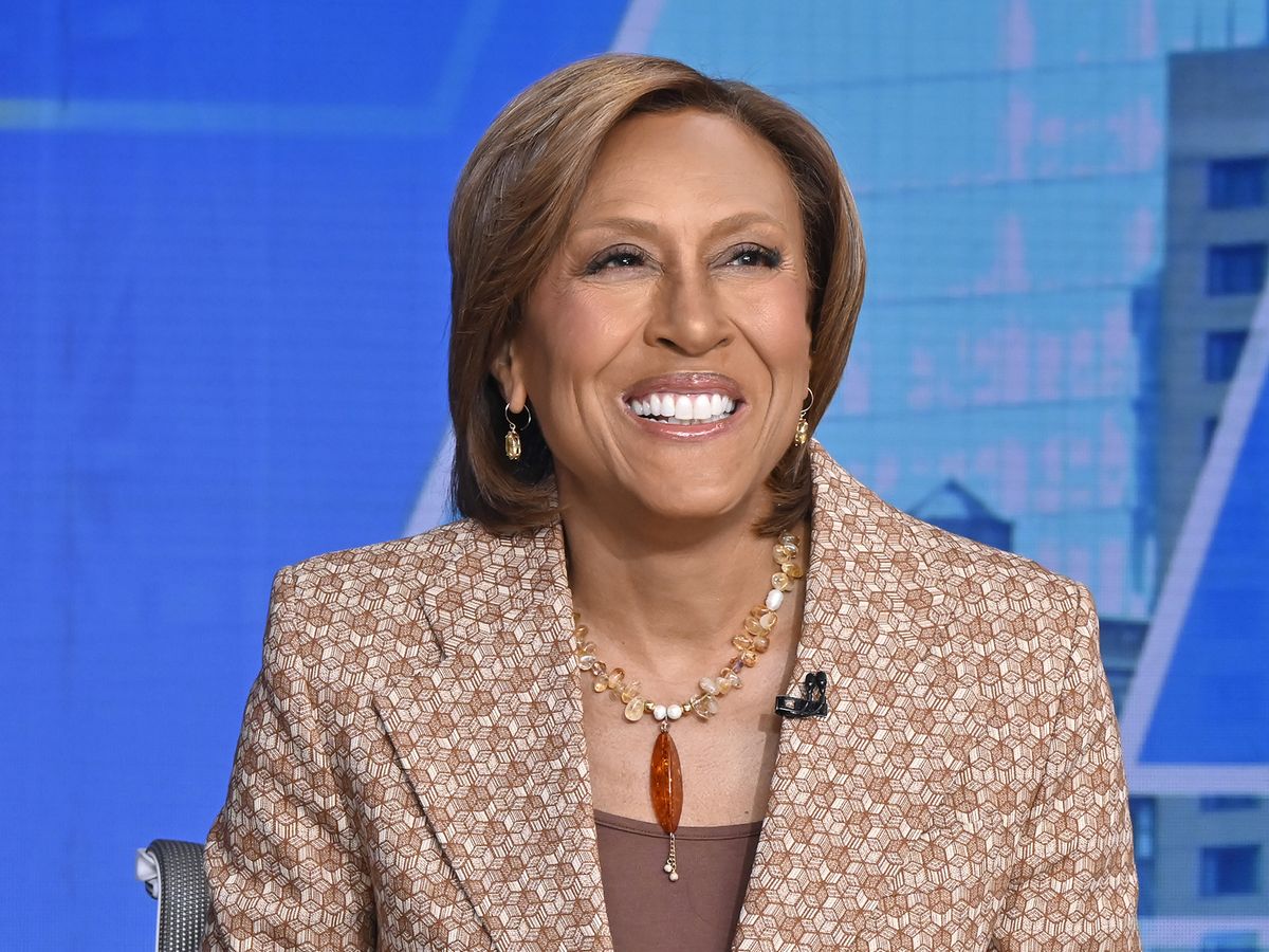 Female News Anchors Who Smoke Cigarettes Best In 2024