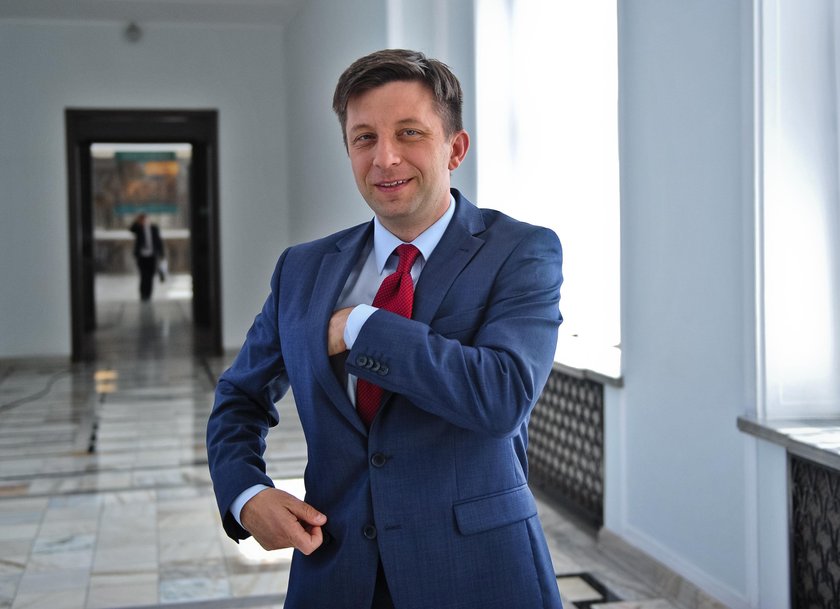 Szef kprm michał dworczyk ocenił, że wynegocjowane porozumienie na szczycie ue, to historyczny sukces premiera mateusza morawieckiego, bo oznacza on realizację założonego celu. Macierewicz Uratowal Wiceministra Mon Przed Aresztem
