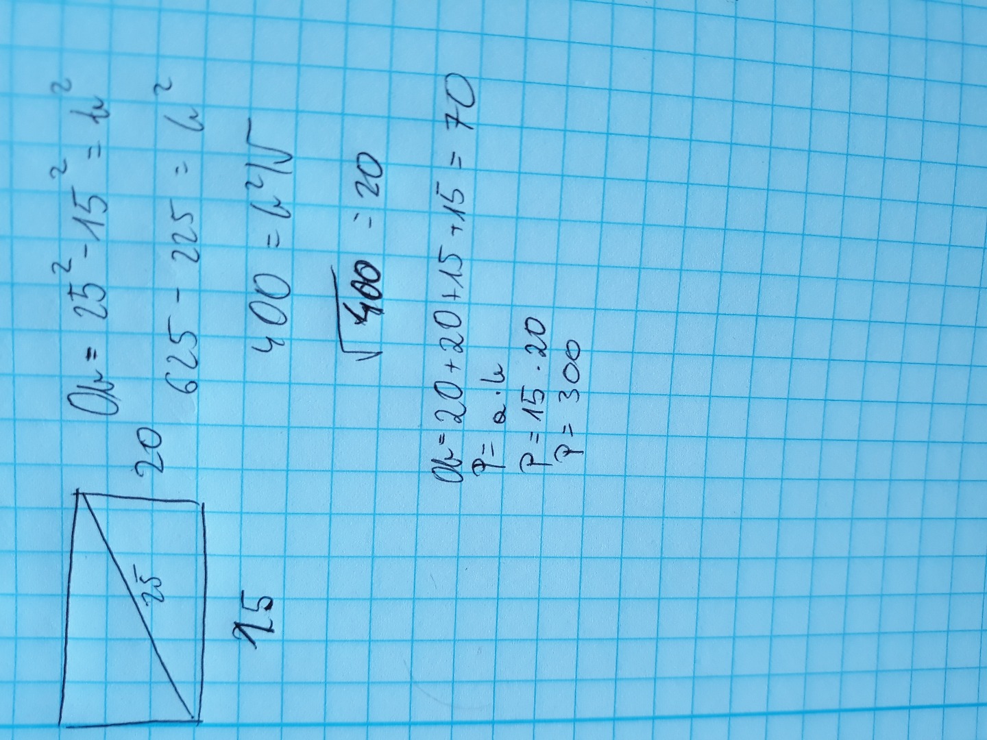 Oblicz obwód i pole prostokąta, którego jeden z boków ma długość 15 cm