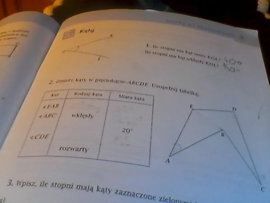 zmierz kąty w pięciokącie ABCDE. uzupełnij tabelę. zadania, ściągi i