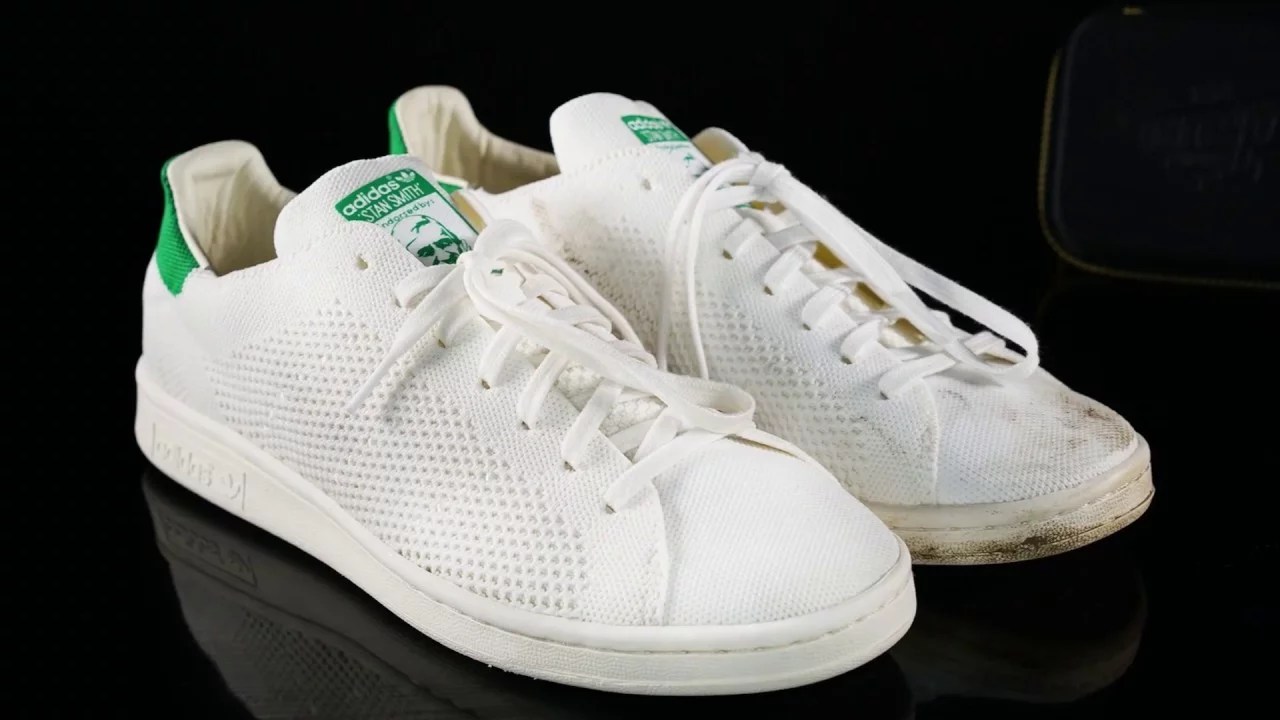 enthousiaste Mission le serveur stan smith à la machine Annonceur