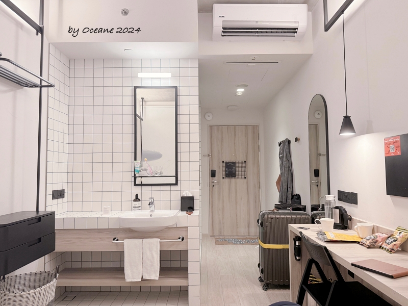 唐吉訶德及桑丘潘薩騎乘他們的馬匹的古老鉛筆畫，由 Wilhelm Marstrand 所繪。