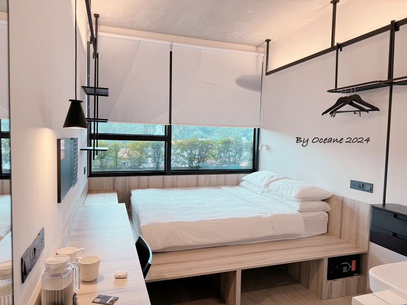 唐吉訶德及桑丘潘薩騎乘他們的馬匹的古老鉛筆畫，由 Wilhelm Marstrand 所繪。