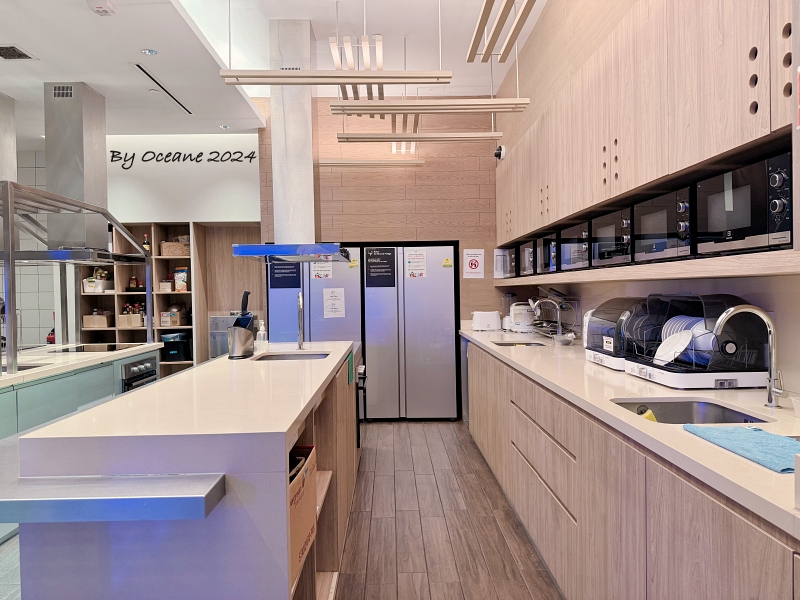 唐吉訶德及桑丘潘薩騎乘他們的馬匹的古老鉛筆畫，由 Wilhelm Marstrand 所繪。