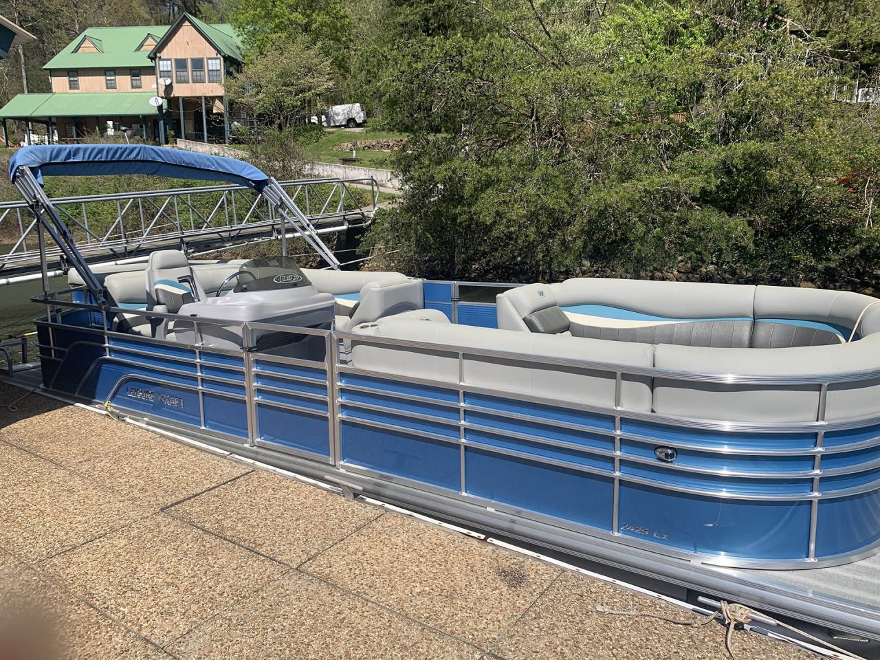 Boat Rentals Pontoon, Kayaks, Fishing Boat, SUPPaddleboard Lake