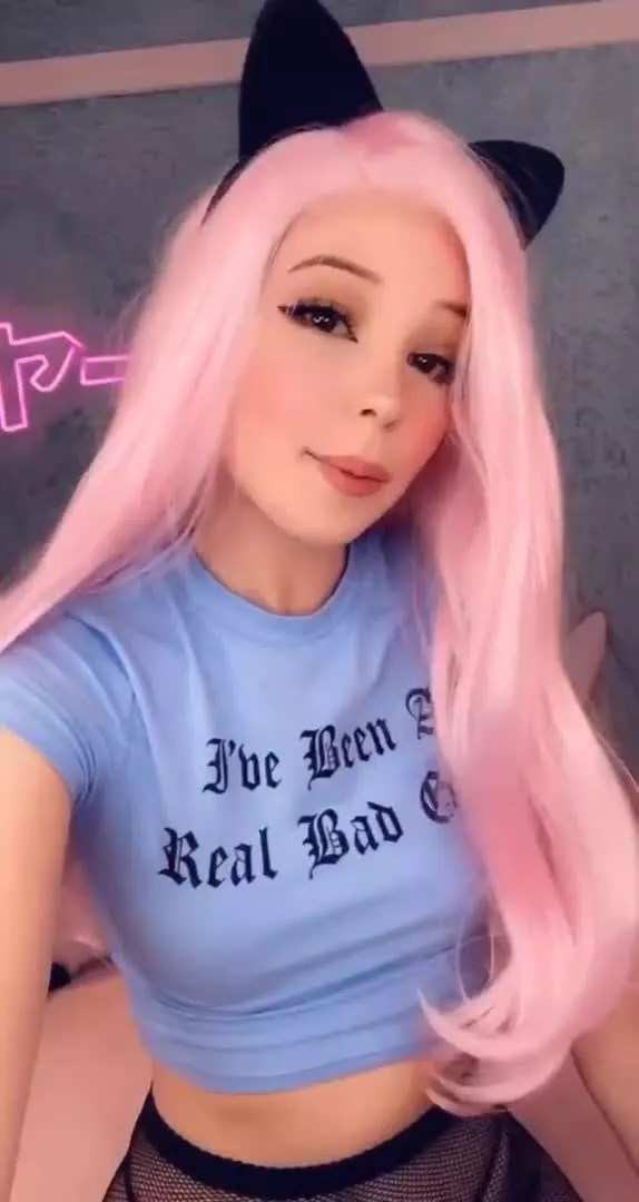 Belle Delphine Tits Nude. Belle Delphine utmanande videor och bilder