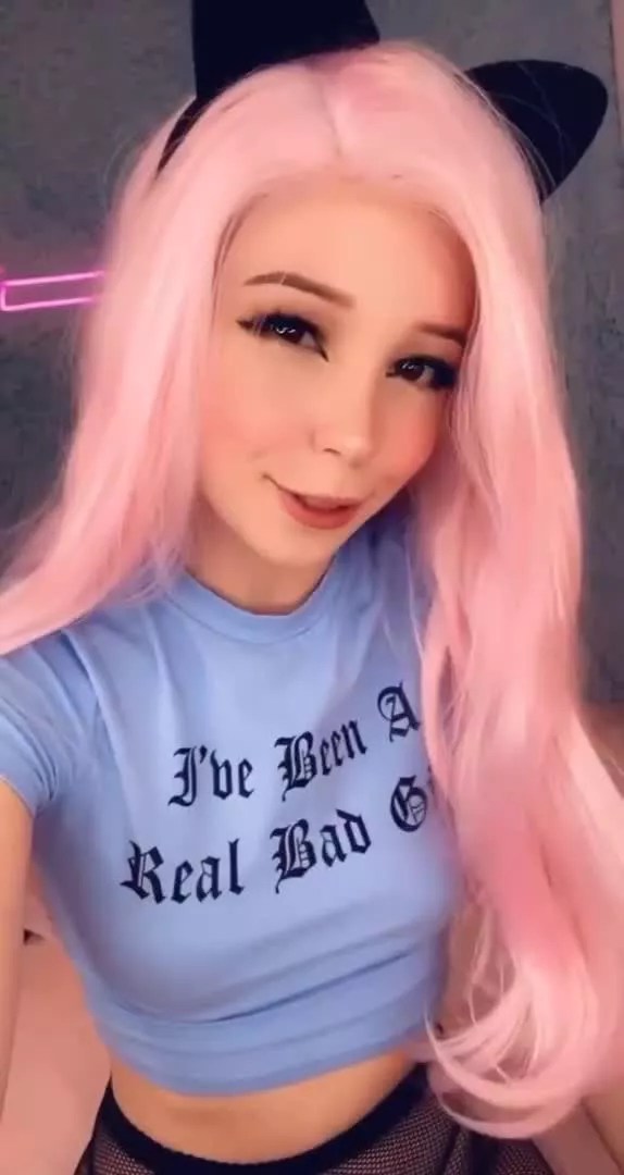 Belle Delphine Tits Nude. Belle Delphine utmanande videor och bilder