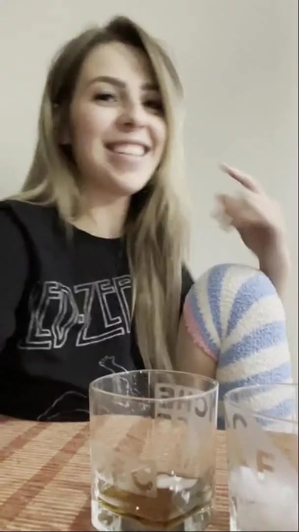 Roxy Delani Nude Blowjob And Riding. utmanande videor och bilder som