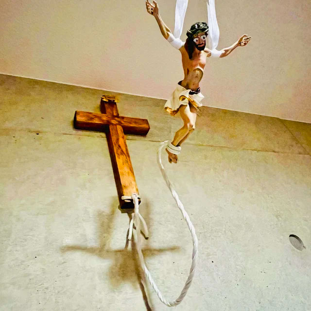 This Bungee Jumping Jesus Is Perfect For a Religious Person With a