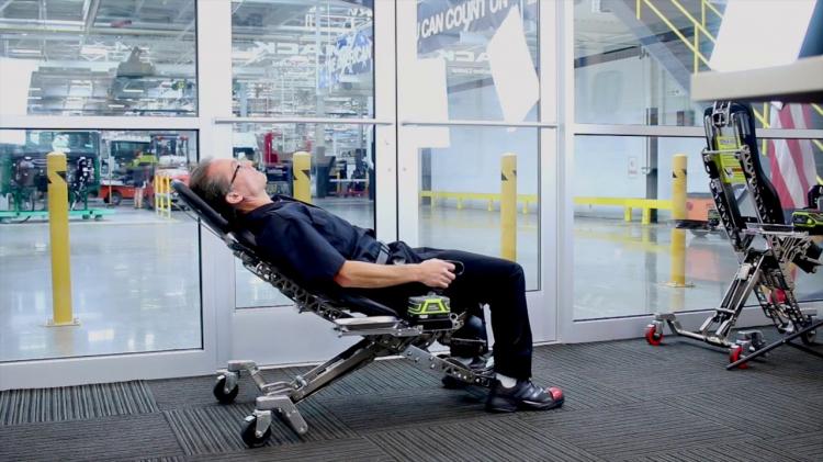 The Human Hoist Is an Incredible Futuristic Robotic Creeper For Mechanics