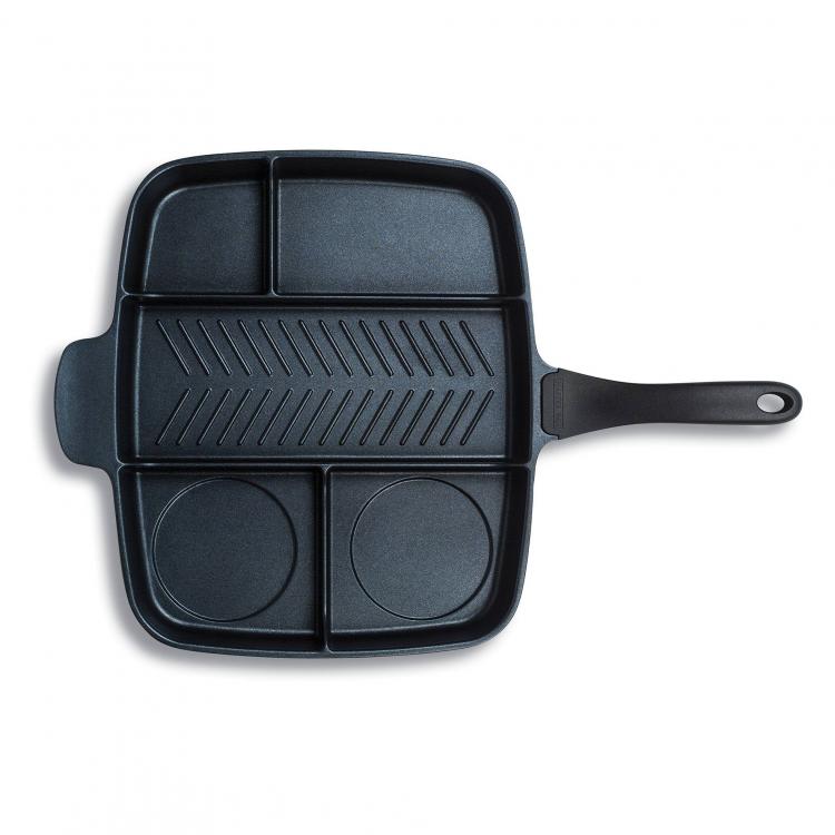 The Master Pan Lets You Cook Your Entire Meal On a Single Skillet Pan