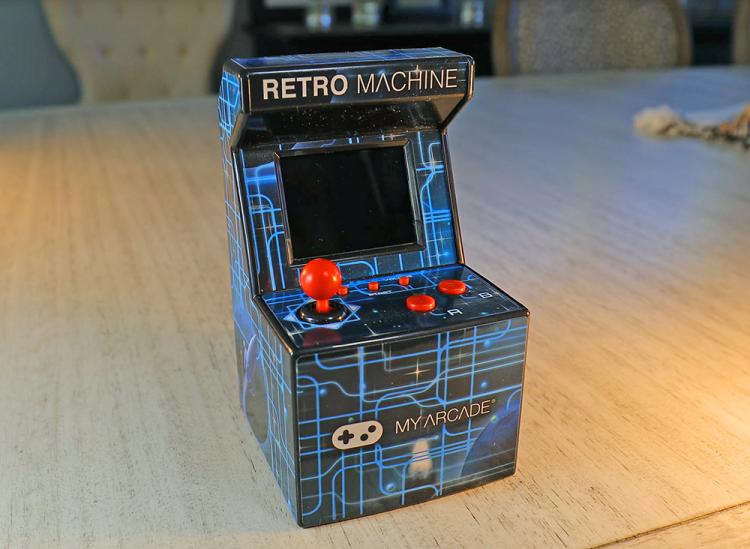 Mini Arcade Machine Has 200 PreInstalled Nostalgic Video Games