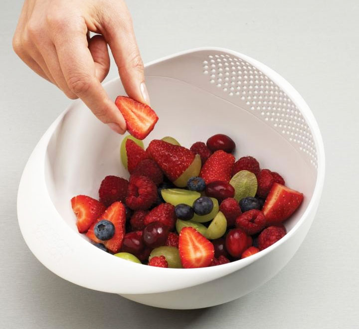 MultiFunction Bowl With Integrated Colander