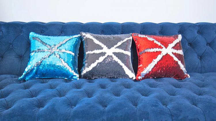 Amazing Sequin Pillows Let You Draw Anything On Them