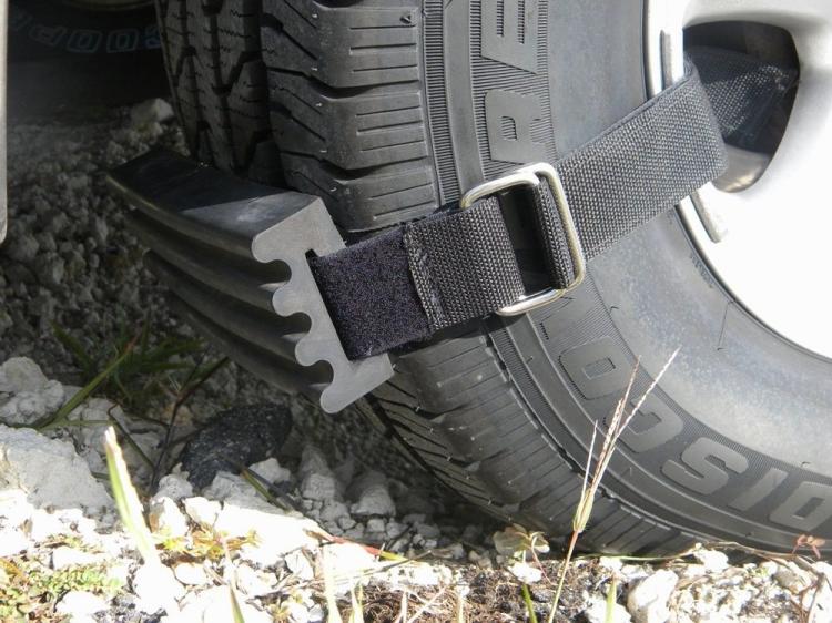 TracGrabber Attaches To Your Car Tire To Get You Unstuck From Snow, Sand, and Mud
