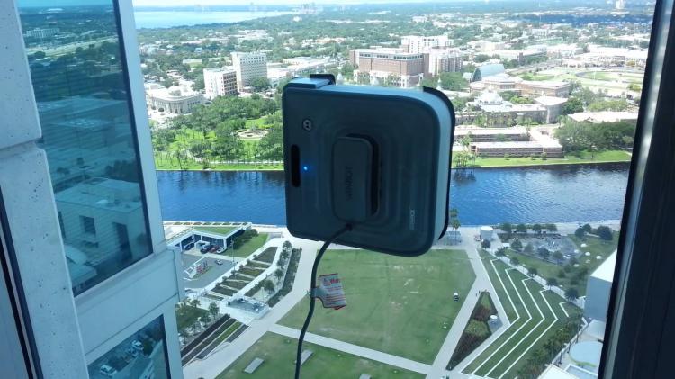 Winbot A Robotic Window Cleaner That Works Like a Roomba
