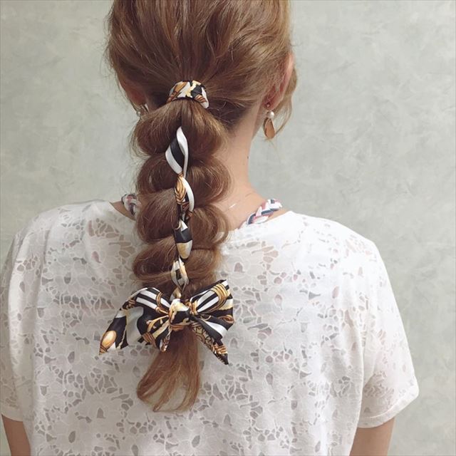 最強カワイイ！「スカーフ×三つ編み」の巻き方＆ヘアアレンジまとめ