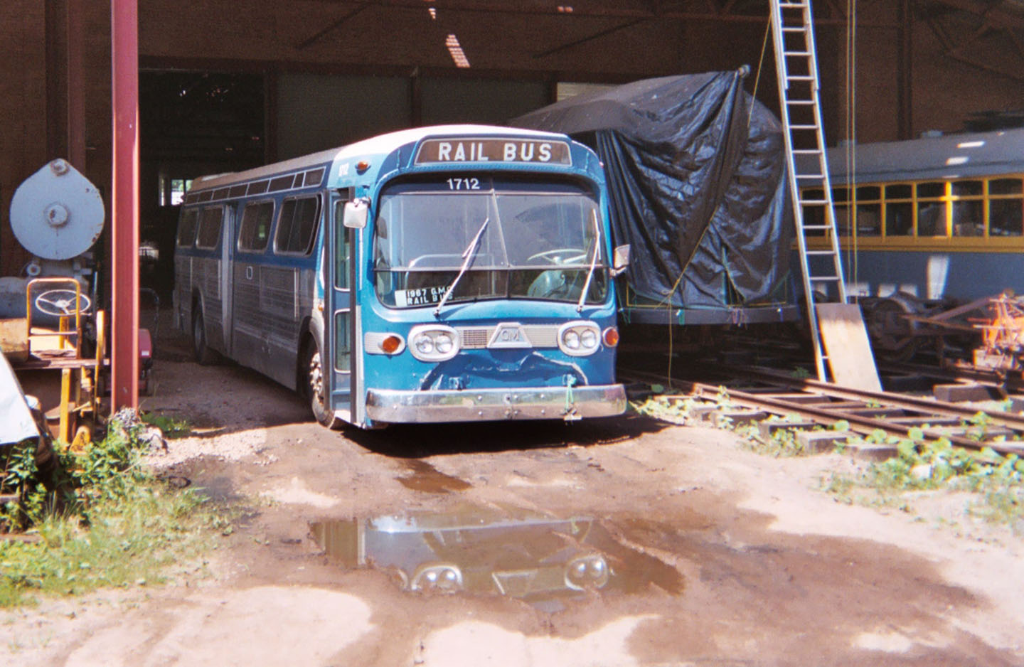 Hartford Buses 1172 and 608