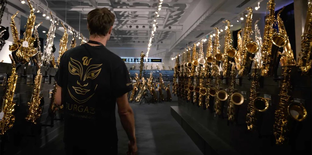 10 Jim Cheek Leading the biggest sax store ever Odisei Music