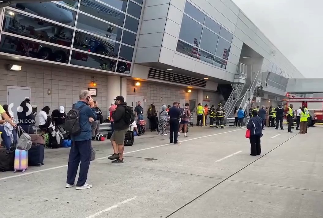 JFK Airport Terminal Evacuated After Escalator Fire [Watch] odishabytes