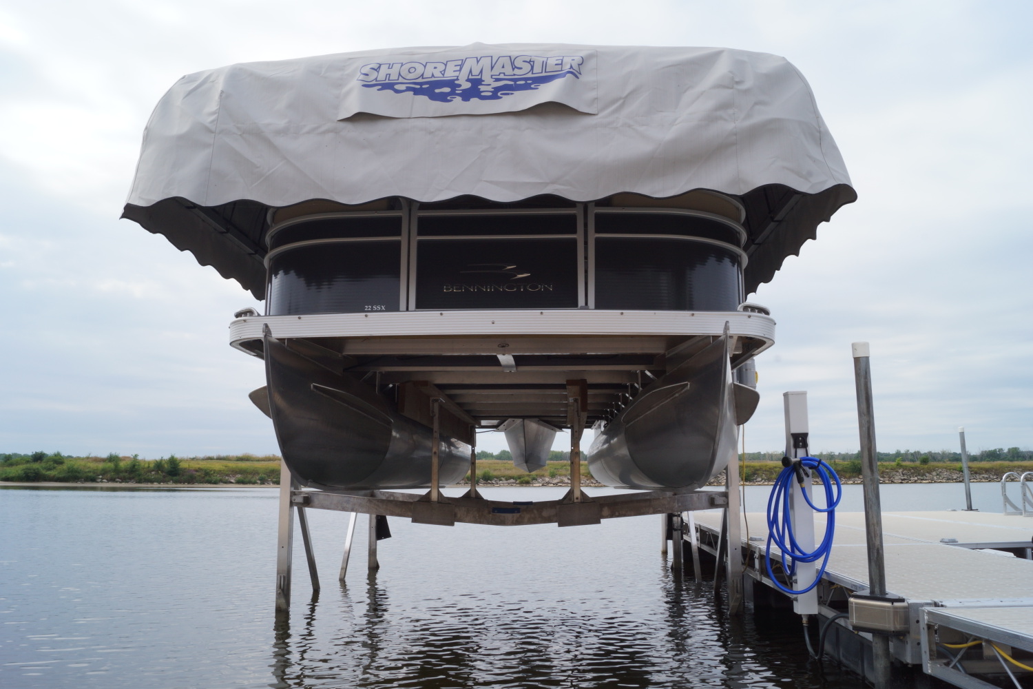 Manual vertical boat lift Samms building