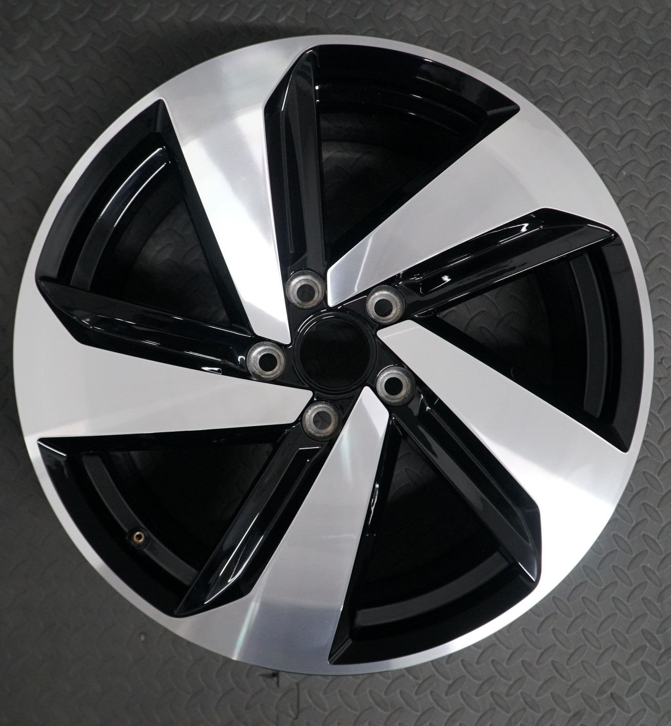 VW Golf MK7.5 Milton Keynes 5G0601025CN OEM Alloy Wheels