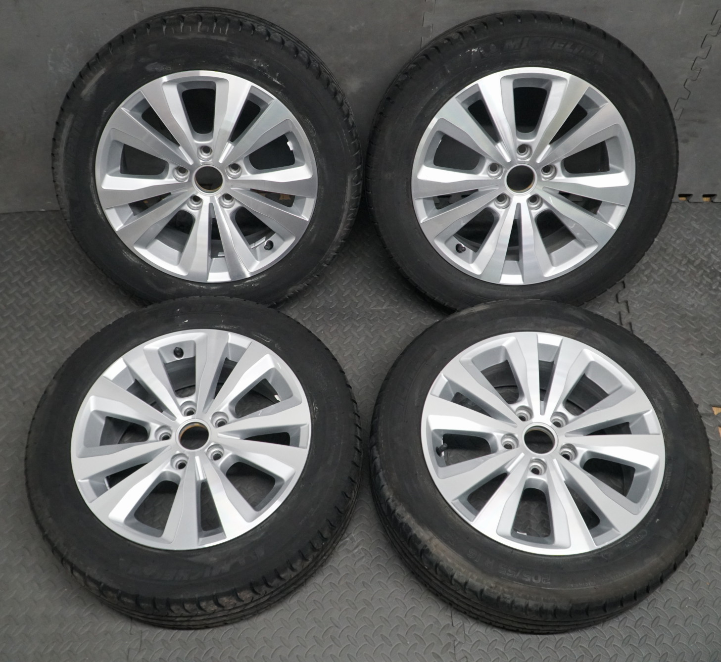 VW Golf MK6 / MK7 Toronto 5G0601025 Complete Set OEM Alloy Wheels