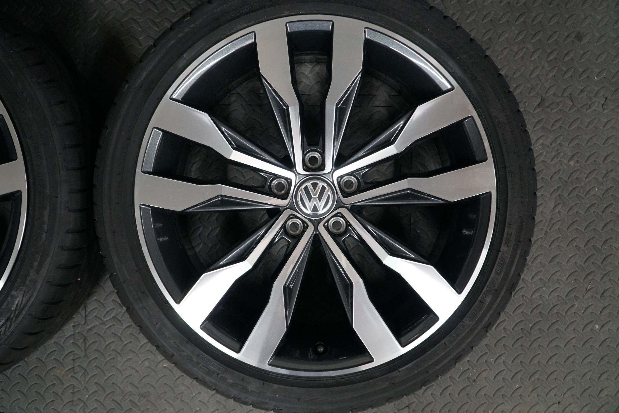 VW T Roc (Rline) Suzuka 2GA601025F Complete Set OEM Alloy Wheels