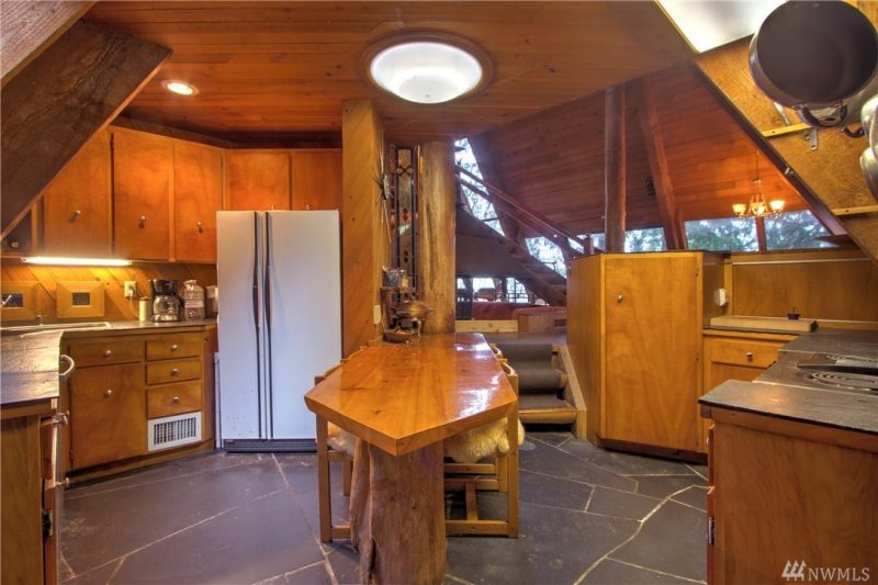 The cozy pyramid house that'll make you move to Snohomish!