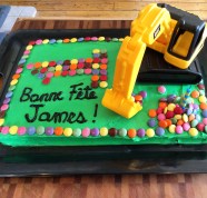 How To Make Easy Birthday Cakes with A Few Simple Hacks 
