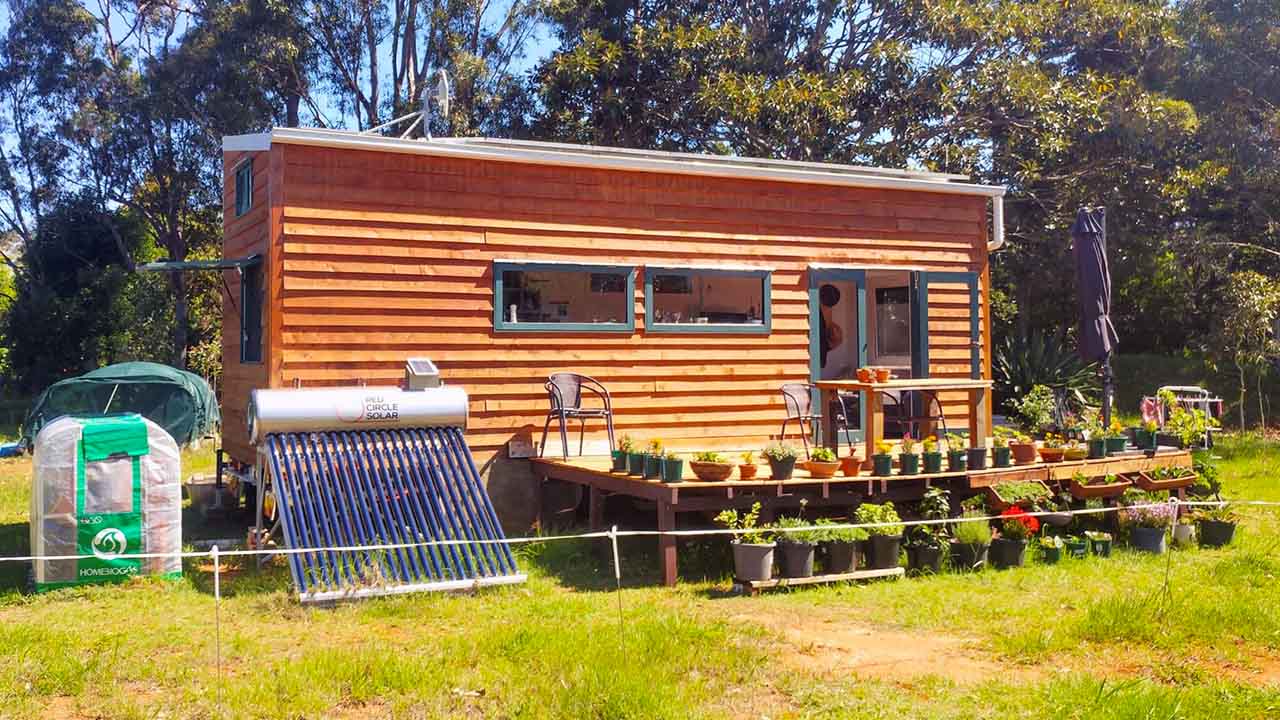 solar powered tiny house Off Grid Living