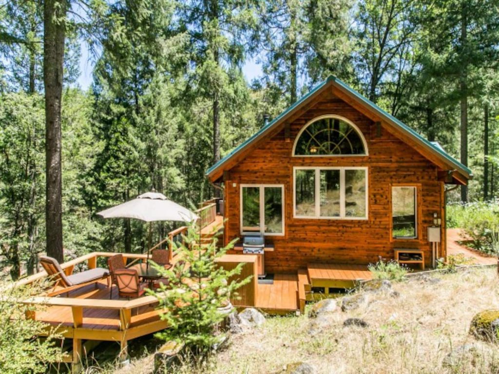 Cozy Woodland Cabin For Ultimate Getaway Off Grid Path