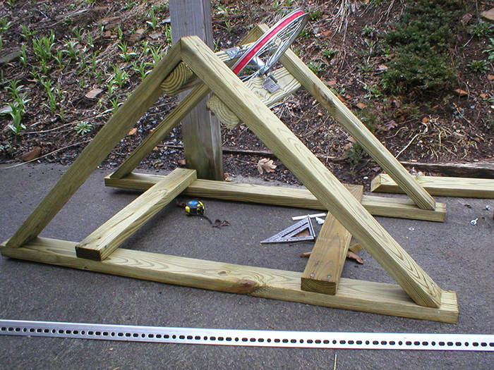 DIY SOLAR Inexpensive Homemade Sun Tracker Maximizes Solar Panel