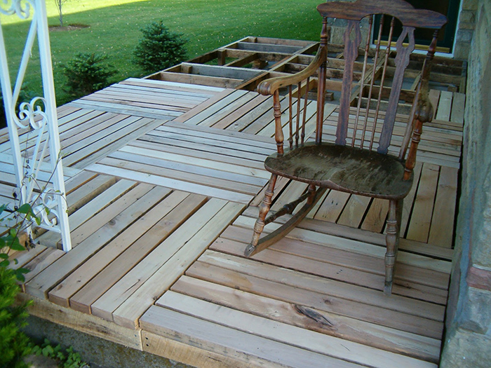 Ingenious Upcycling Wood Pallets a Front Porch Off
