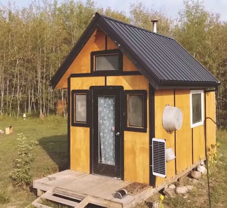 This Family Built Their Off Grid Tiny Cabin in Just 12 Days - Off Grid