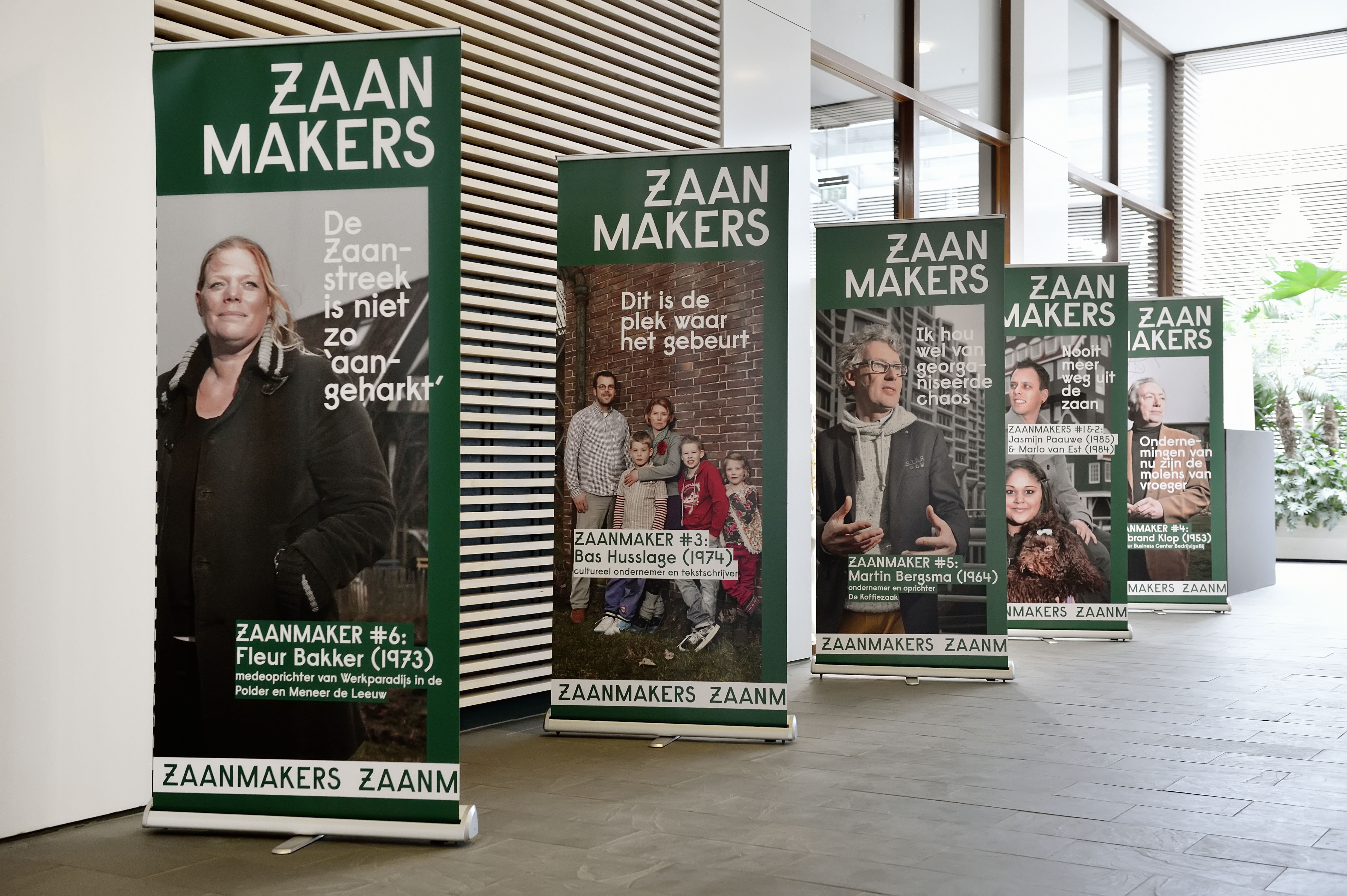 Roll Up banners Office Styling