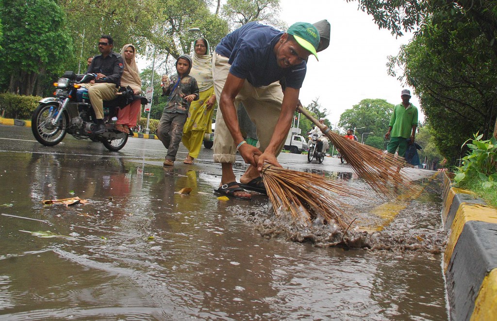 Over A Lakh People Apply For 200 Sweeper Jobs In Uttar Pradesh